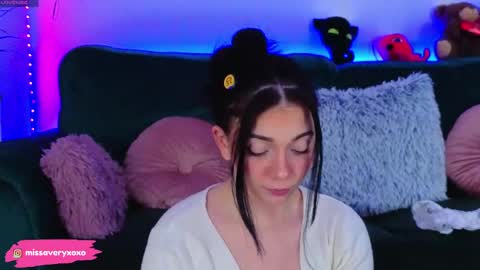 AveryWillow online show from March 20, 11:53 pm