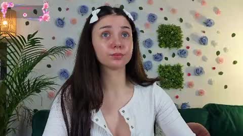 Snapshot of averywillow chatting on June 20, 1:41 am AveryWillow online show from June 20, 1:41 am