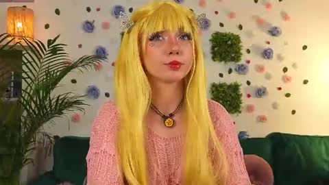 Snapshot of averywillow chatting on June 24, 1:04 am AveryWillow online show from June 24, 1:04 am
