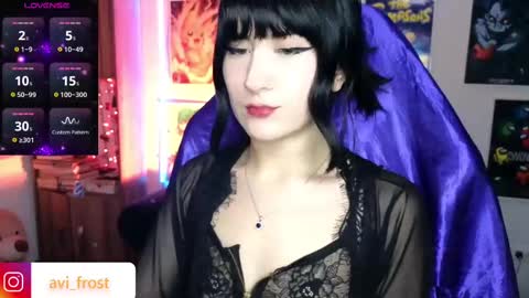 Snapshot of avi_frost chatting on March 11, 5:27 am Saraaaa independent model 3 online show from March 11, 5:27 am