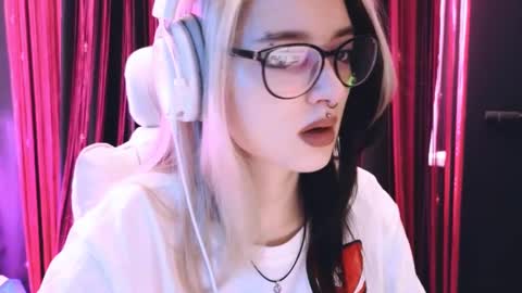 Avriel online show from February 26, 2:59 am