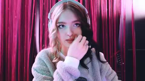 Avriel online show from March 11, 5:38 am