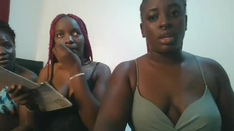 Snapshot of avian_babe1 chatting on June 16, 12:24 am avian_babe1 online show from June 16, 12:24 am