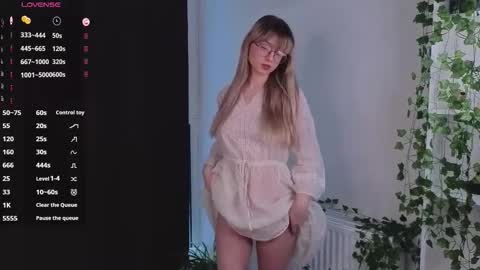 Snapshot of aviaveavi chatting on March 25, 3:07 pm aviaveavi online show from March 25, 3:07 pm