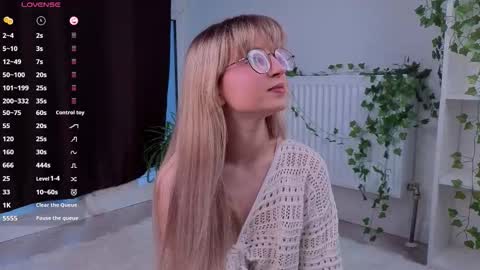 Snapshot of aviaveavi chatting on March 26, 2:11 pm aviaveavi online show from March 26, 2:11 pm