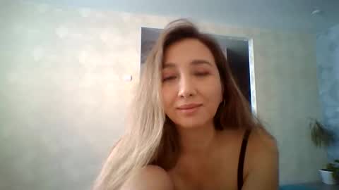 Snapshot of avinelra chatting on April 10, 5:45 am avinelra online show from April 10, 5:45 am