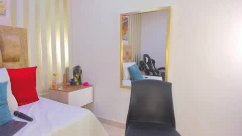 AVIS  online show from November 4, 6:18 pm