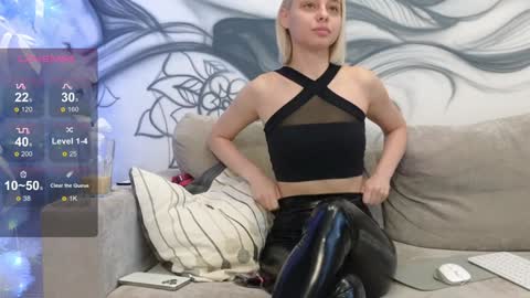 Snapshot of avr0ra chatting on January 8, 8:27 am Goddess Avrora online show from January 8, 8:27 am