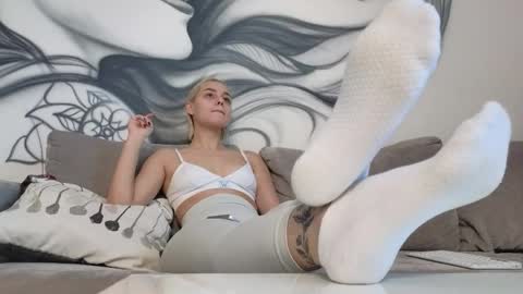 Snapshot of avr0ra chatting on November 16, 9:26 am Goddess Avrora online show from November 16, 9:26 am