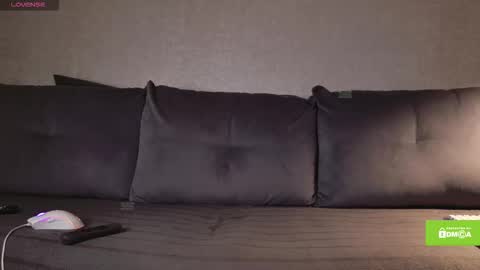 Snapshot of avr0ria chatting on February 7, 3:32 am avr0ria online show from February 7, 3:32 am