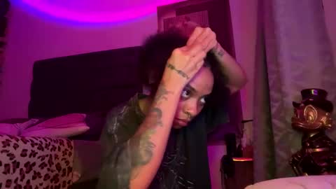 Avril online show from March 13, 7:04 am