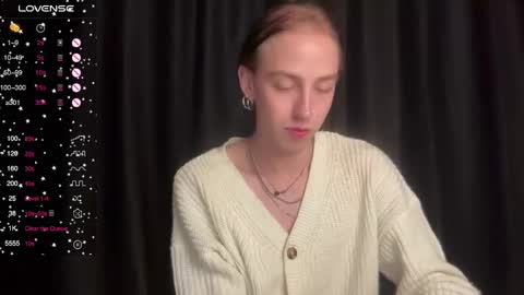 Snapshot of avril_pearly_ chatting on December 8, 4:39 pm avril_pearly_ online show from December 8, 4:39 pm