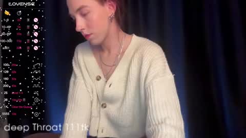 Snapshot of avril_pearly_ chatting on January 2, 8:13 pm avril_pearly_ online show from January 2, 8:13 pm