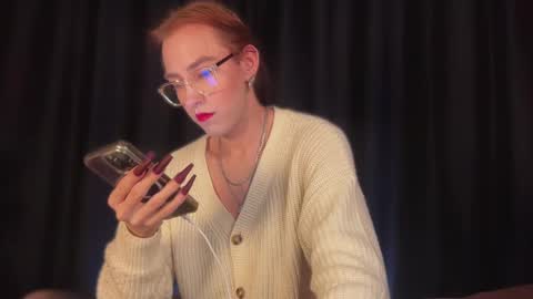 Snapshot of avril_pearly_ chatting on February 9, 11:15 pm avril_pearly_ online show from February 9, 11:15 pm
