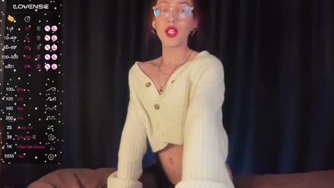 Snapshot of avril_pearly_ chatting on February 15, 10:52 pm avril_pearly_ online show from February 15, 10:52 pm