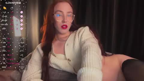 Snapshot of avril_pearly_ chatting on February 18, 9:42 pm avril_pearly_ online show from February 18, 9:42 pm