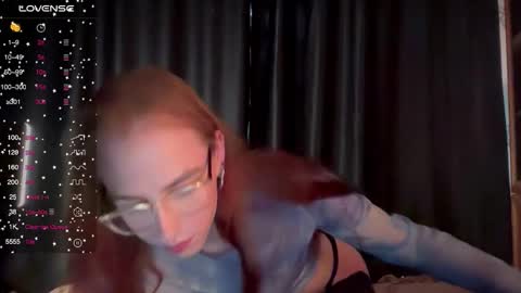 Snapshot of avril_pearly_ chatting on October 3, 10:45 am avril_pearly_ online show from October 3, 10:45 am