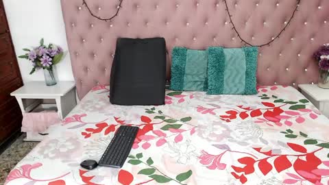 Snapshot of avrilbennettx chatting on March 31, 12:38 pm Avril... online show from March 31, 12:38 pm