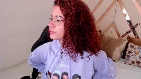 Avril  online show from January 7, 11:56 am