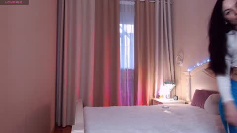 Snapshot of avrora_lew_ chatting on June 28, 5:41 pm Avrora Inst online show from June 28, 5:41 pm