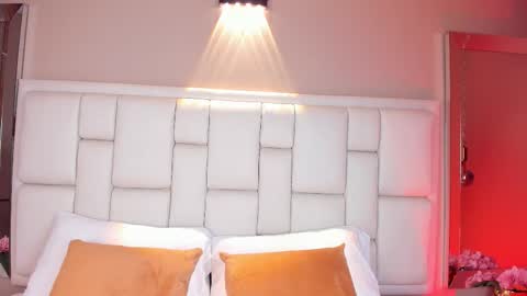 Snapshot of avymilton chatting on February 27, 11:43 am Avy online show from February 27, 11:43 am