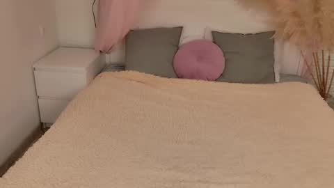 aweryuwu online show from December 2, 6:08 am