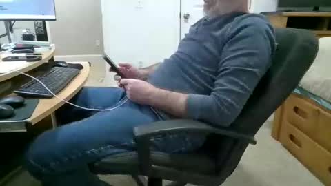 awesnead online show from January 6, 7:39 pm