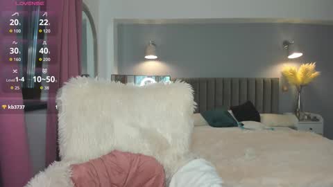 Jolie online show from September 25, 2:43 pm