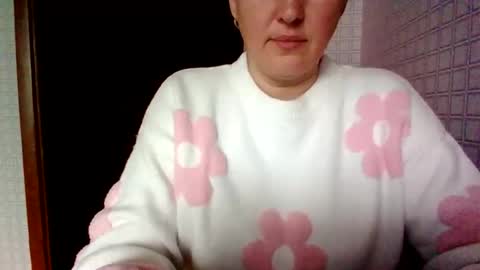 Snapshot of awesomeladyy chatting on June 2, 6:48 am awesomeladyy online show from June 2, 6:48 am