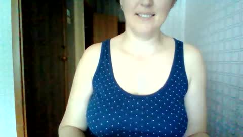 Snapshot of awesomeladyy chatting on June 4, 12:11 pm awesomeladyy online show from June 4, 12:11 pm