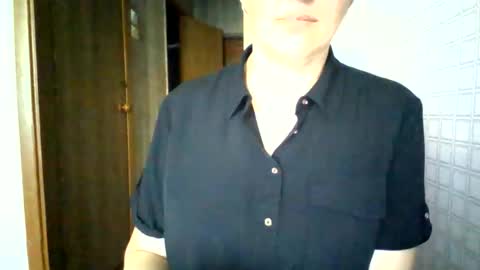 Snapshot of awesomeladyy chatting on June 6, 7:35 am awesomeladyy online show from June 6, 7:35 am