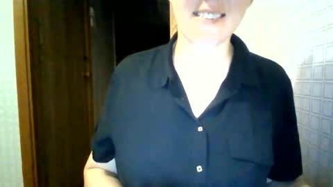 Snapshot of awesomeladyy chatting on June 8, 7:58 pm awesomeladyy online show from June 8, 7:58 pm
