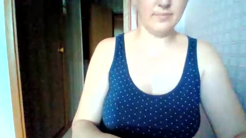 Snapshot of awesomeladyy chatting on June 9, 9:21 am awesomeladyy online show from June 9, 9:21 am
