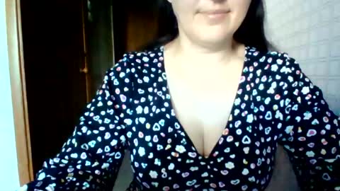 Snapshot of awesomeladyy chatting on June 12, 7:29 am awesomeladyy online show from June 12, 7:29 am