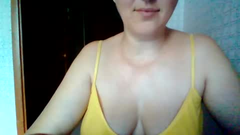 Snapshot of awesomeladyy chatting on June 24, 9:41 am awesomeladyy online show from June 24, 9:41 am