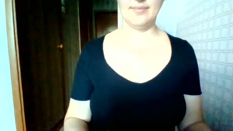 Snapshot of awesomeladyy chatting on June 27, 8:08 am awesomeladyy online show from June 27, 8:08 am