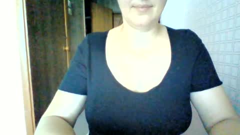 Snapshot of awesomeladyy chatting on June 28, 7:36 am awesomeladyy online show from June 28, 7:36 am