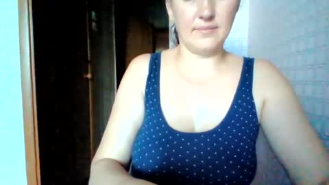 Snapshot of awesomeladyy chatting on June 29, 10:15 am awesomeladyy online show from June 29, 10:15 am