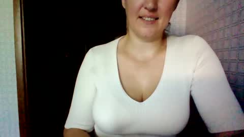 Snapshot of awesomeladyy chatting on July 1, 6:48 am awesomeladyy online show from July 1, 6:48 am
