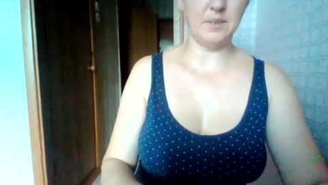 Snapshot of awesomeladyy chatting on July 5, 10:00 am awesomeladyy online show from July 5, 10:00 am