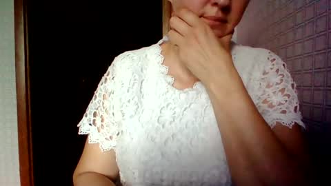 Snapshot of awesomeladyy chatting on July 27, 8:32 am awesomeladyy online show from July 27, 8:32 am