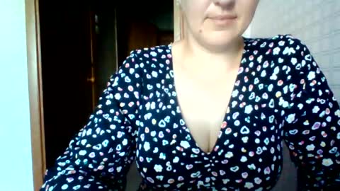 Snapshot of awesomeladyy chatting on August 1, 8:35 am awesomeladyy online show from August 1, 8:35 am