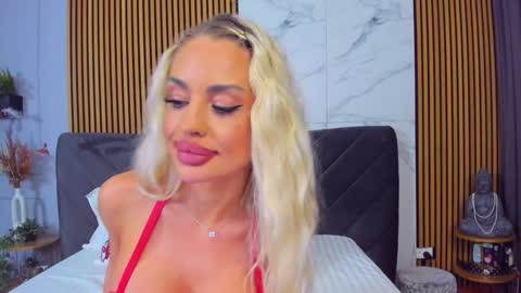 Ella online show from December 16, 9:14 am