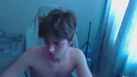 Snapshot of axel_0ne chatting on May 7, 5:35 am axel_0ne online show from May 7, 5:35 am
