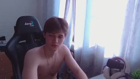 Snapshot of axel_0ne chatting on June 10, 1:06 am axel_0ne online show from June 10, 1:06 am