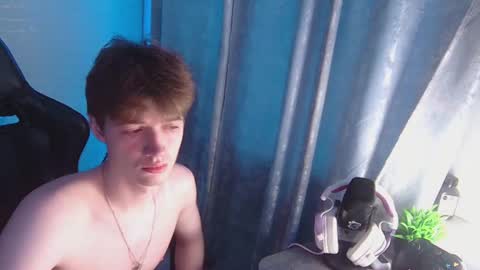 Snapshot of axel_0ne chatting on June 13, 10:29 pm axel_0ne online show from June 13, 10:29 pm