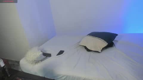 axel__fierro online show from May 16, 8:18 pm