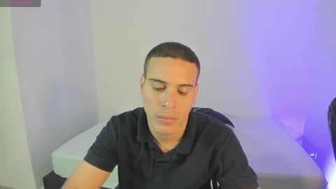axel__fierro online show from May 22, 7:19 pm