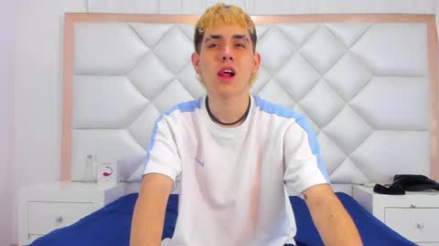 Axel cifer online show from January 3, 12:30 pm