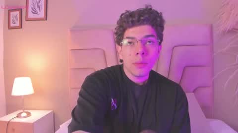 Snapshot of axel_creed chatting on February 10, 10:19 am Yooung King online show from February 10, 10:19 am